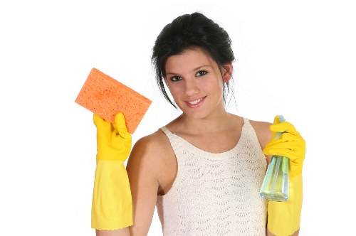 Mattress cleaning process with vacuuming and bedding removal